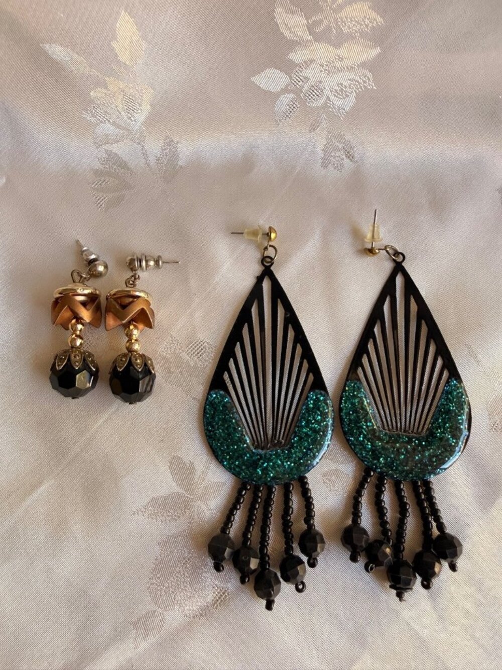 Vintage Black/Gold Green 90's Retro Dangle Drop Earrings - Set of 2